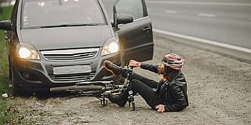 zena-narazila-do-auta